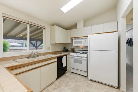 $335,000 | 40 Falcon Crest Circle, Unit 40, Napa, CA 94558