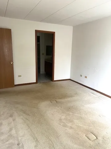 $169,500 | 4222 West 77th Street, Unit 202, Chicago, IL 60652