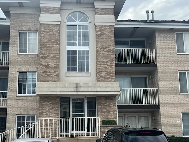 $169,500 | 4222 West 77th Street, Unit 202, Chicago, IL 60652
