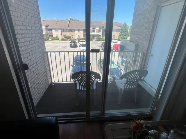 $169,500 | 4222 West 77th Street, Unit 202, Chicago, IL 60652