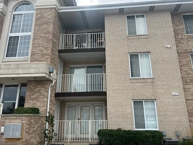 $169,500 | 4222 West 77th Street, Unit 202, Chicago, IL 60652