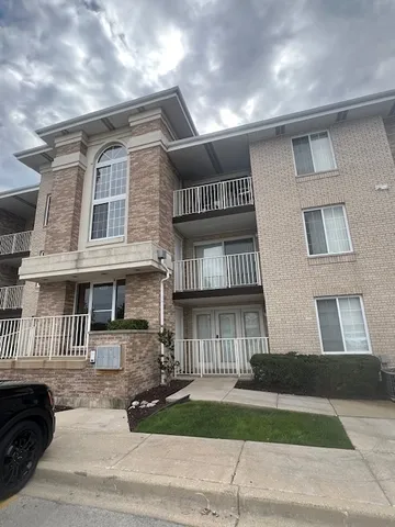 $169,500 | 4222 West 77th Street, Unit 202, Chicago, IL 60652