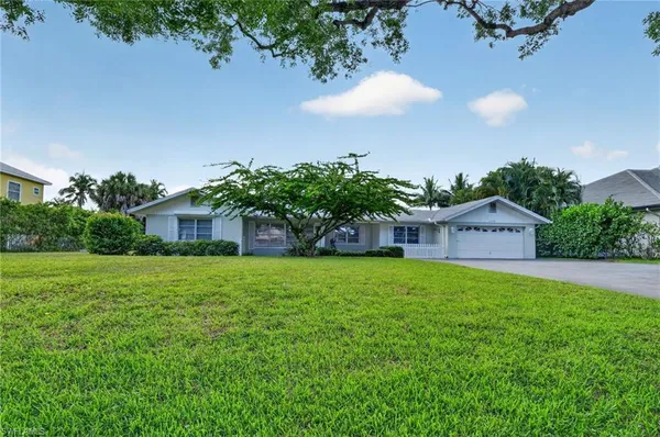 $3,100,000 | 1608 Crayton Road, Naples, FL 34102