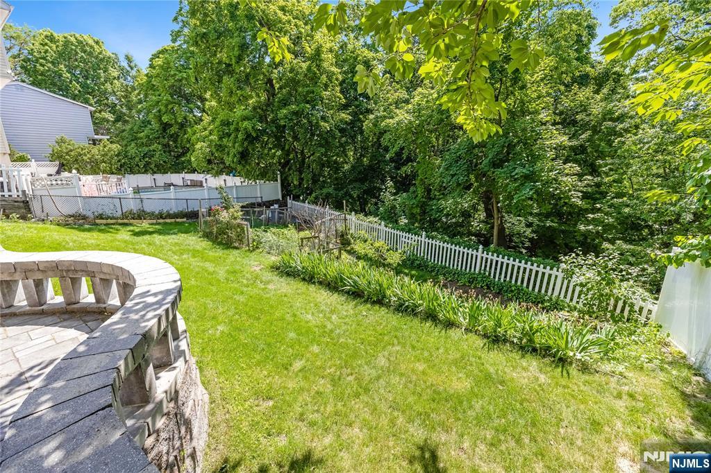 850 Edgewater Avenue Ridgefield, NJ 07657 - Photo 30 of 33