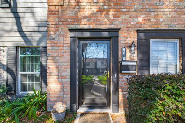 a view of entrance front of the house
