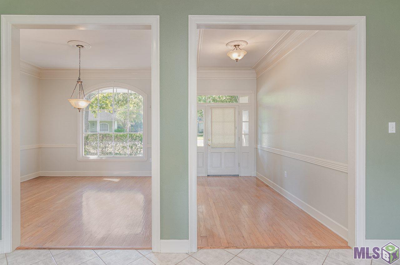 16151 Indigo Ridge Avenue Baton Rouge, LA 70817 - Photo 16 of 26 Foyer & Dining Room