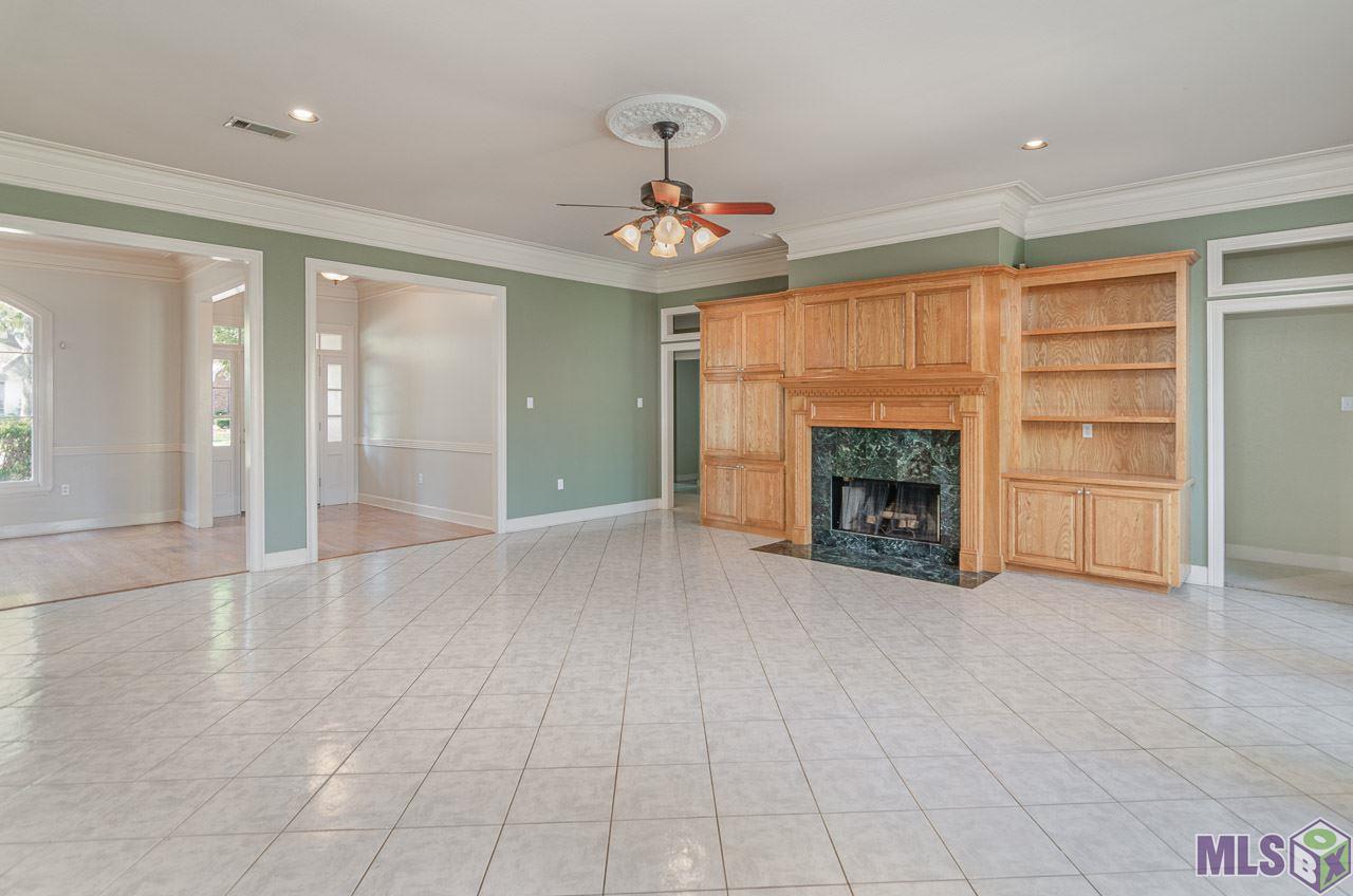 16151 Indigo Ridge Avenue Baton Rouge, LA 70817 - Photo 17 of 26 Huge Family Room