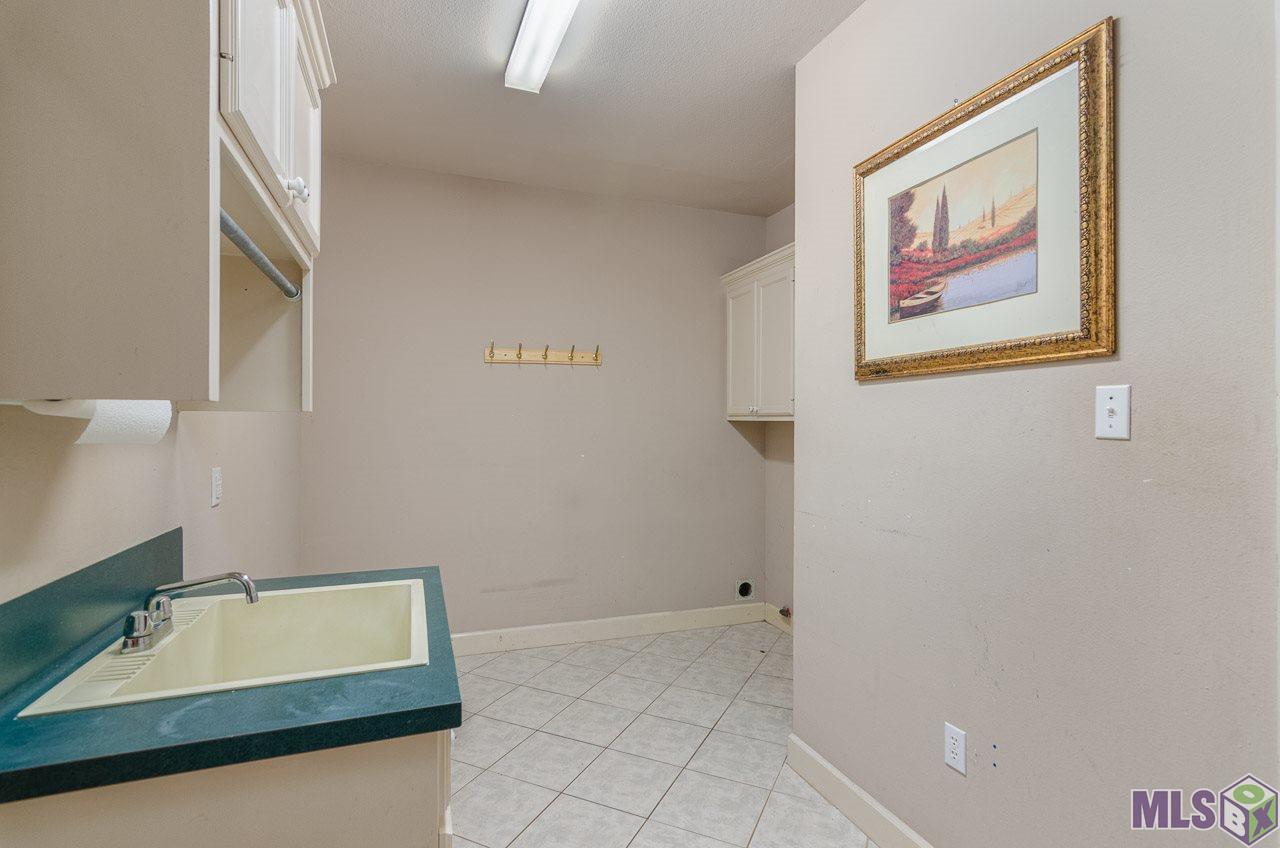 16151 Indigo Ridge Avenue Baton Rouge, LA 70817 - Photo 20 of 26 Laundry Room