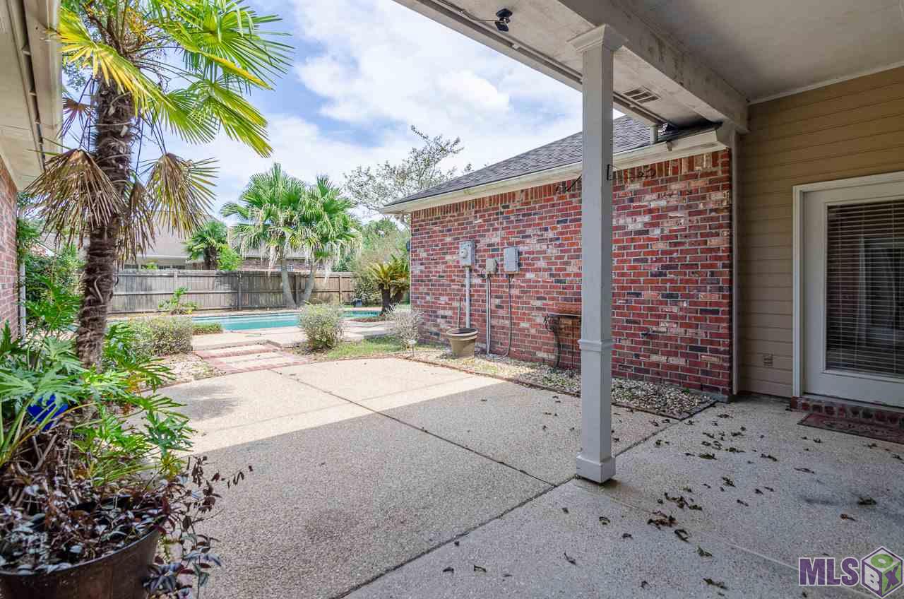 16151 Indigo Ridge Avenue Baton Rouge, LA 70817 - Photo 21 of 26 Back Patio & Courtyard