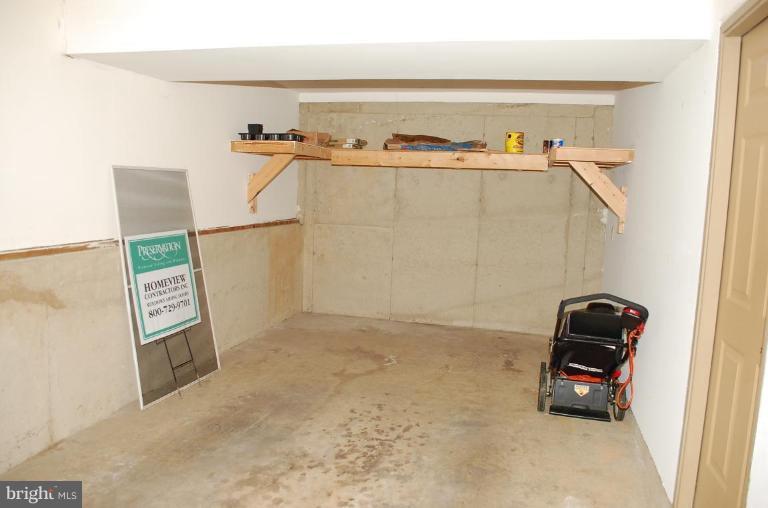 9575 Kings Grant Road Laurel, MD 20723 - Photo 12 of 24 Tandem garage
