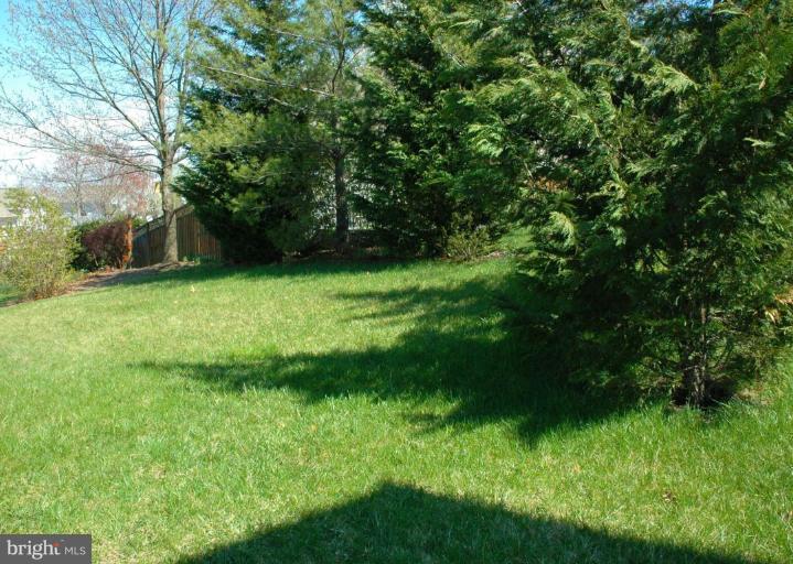 9575 Kings Grant Road Laurel, MD 20723 - Photo 8 of 24 Plenty of room for a swing set.