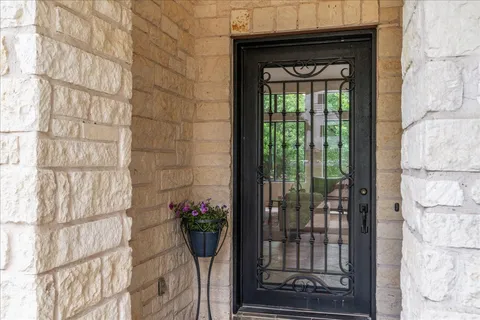 $1,100,000 | 37 Autumn Oaks Drive, The Hills, TX 78738