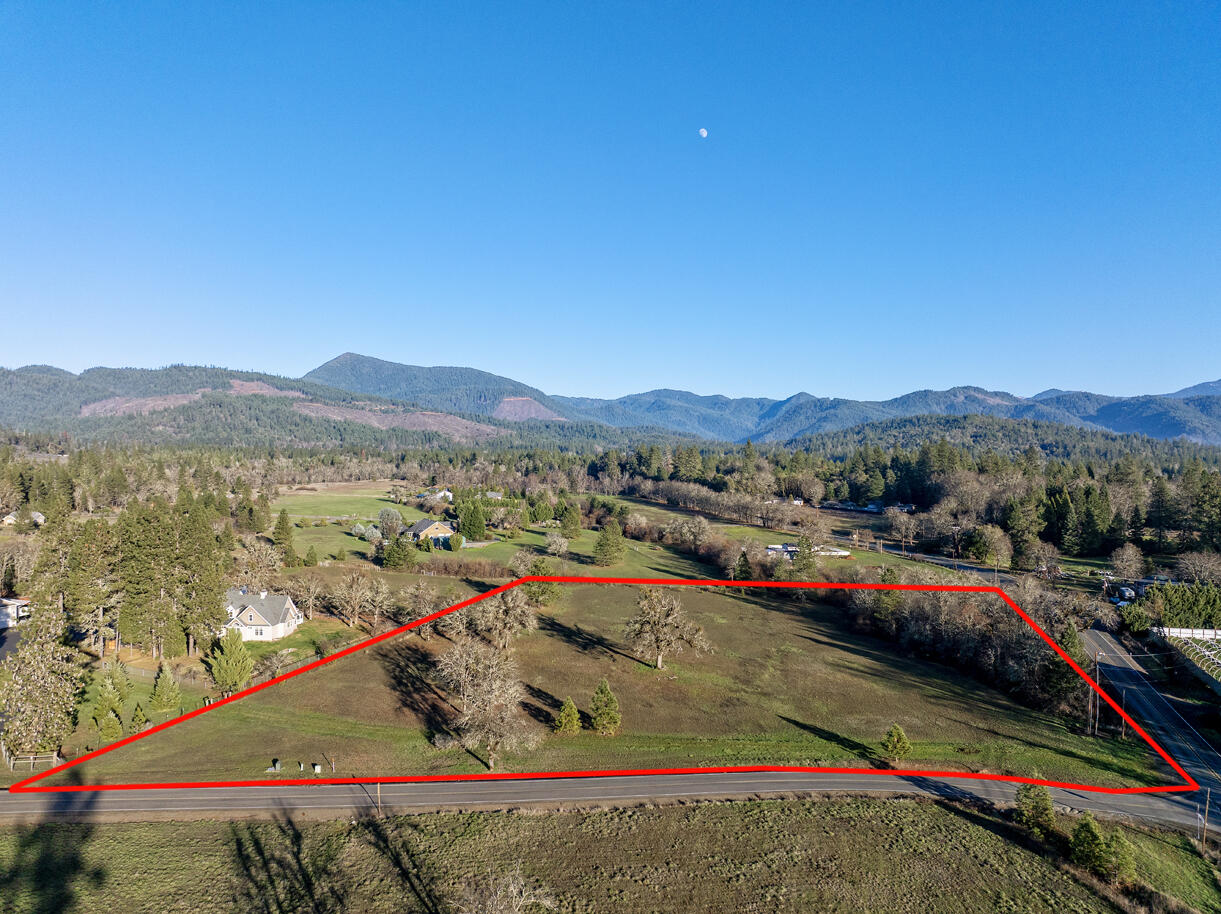161 Sparky Way Cave Junction, OR 97523 - Photo 1 of 14 DJI_20251230152549_0064_D copy