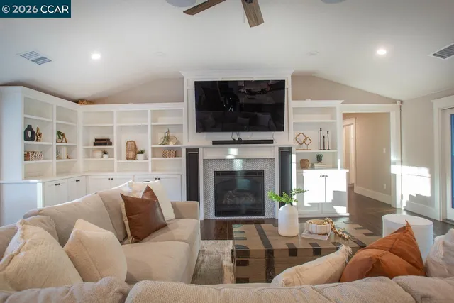 $2,999,000 | 2104 Stewart Avenue, Walnut Creek, CA 94596