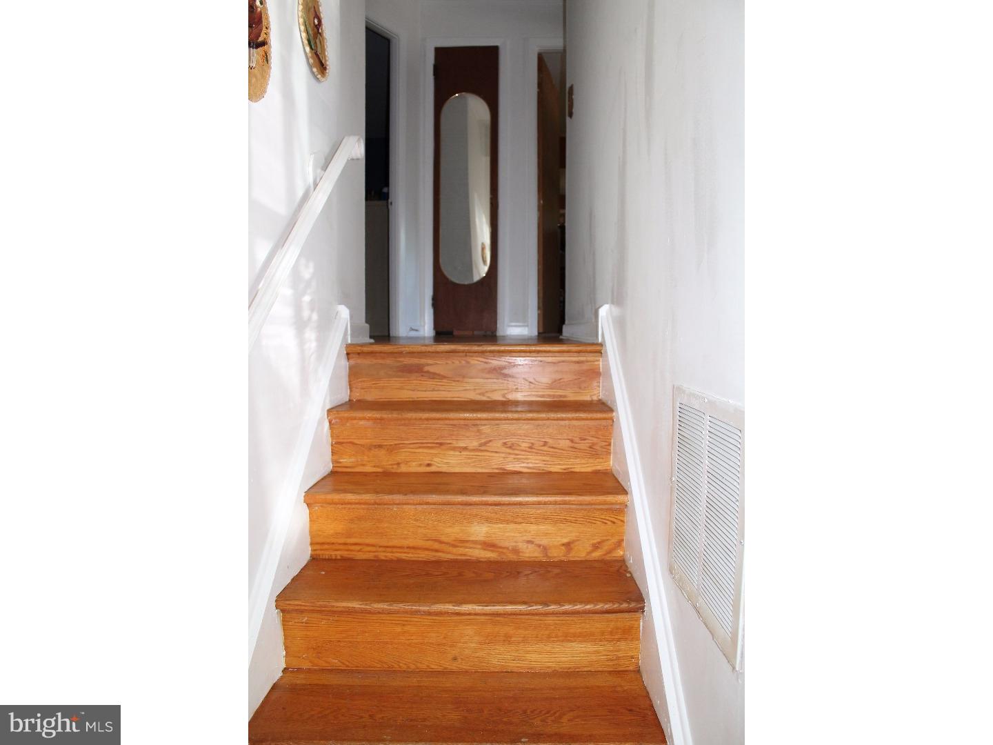 1010 Neck Road Burlington Township, NJ 08016 - Photo 8 of 16 Hallway
