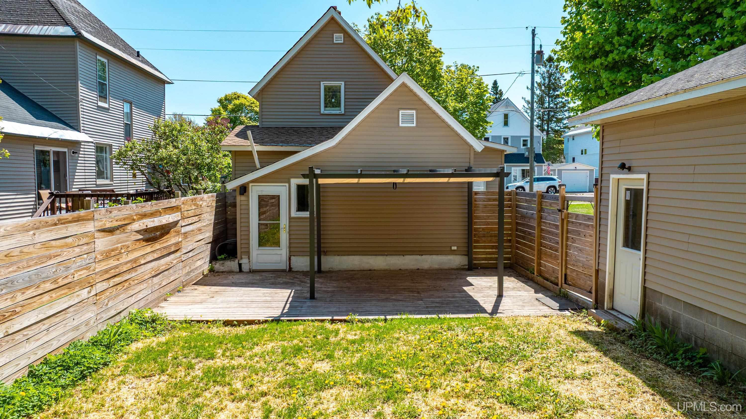 237 Kearsarge Street Calumet, MI 49913 - Photo 5 of 79