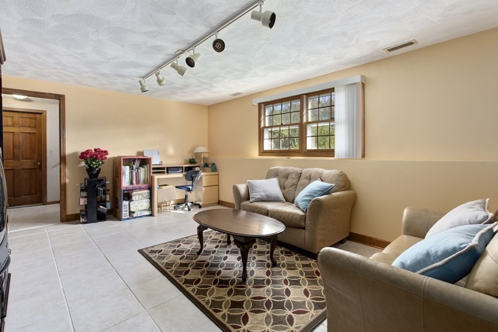 23 Murdoch Road Stoneham, MA 02180 - Photo 28 of 41 Gallery Image 28