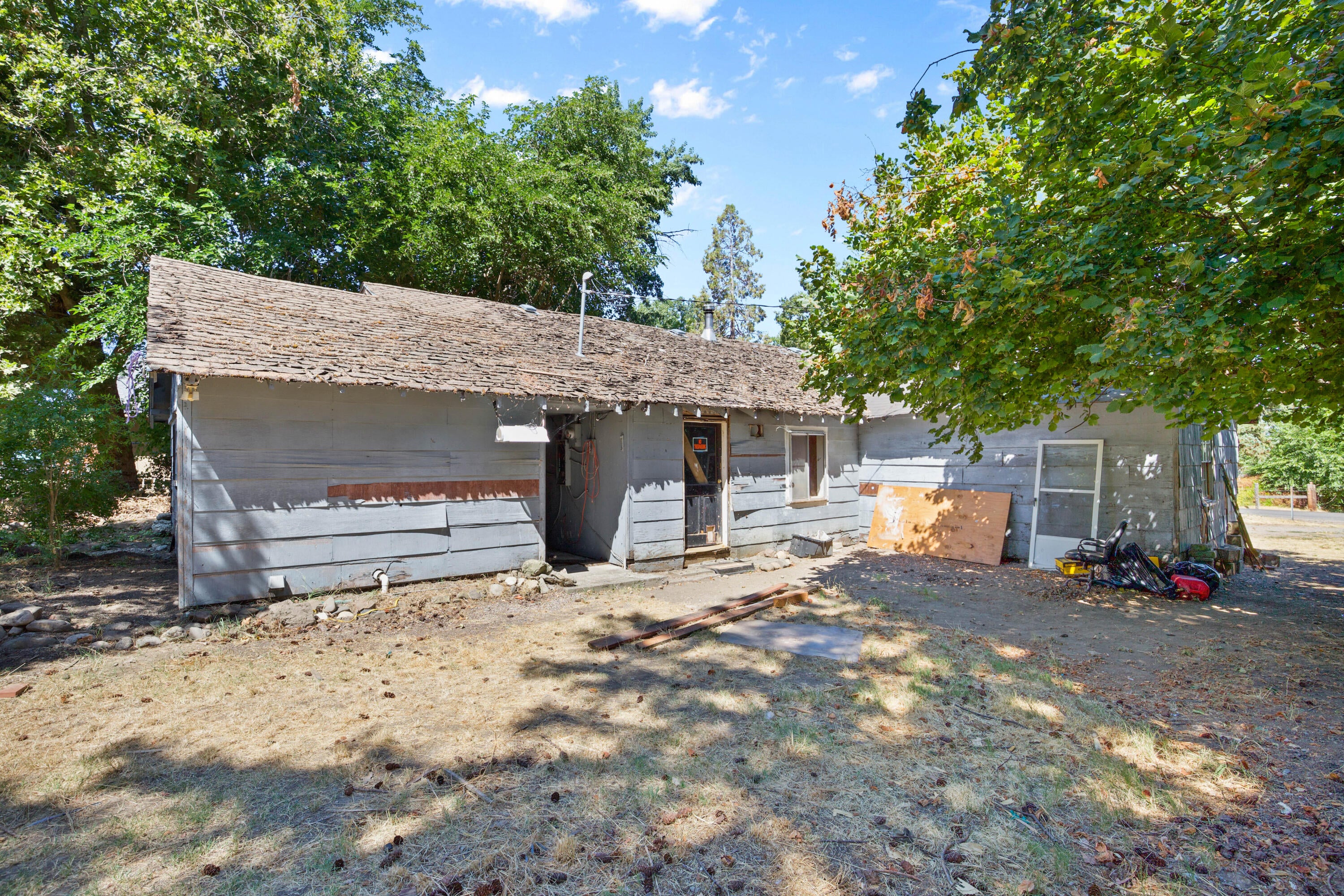 2011 Camp Baker Road Medford, OR 97501 - Photo 3 of 12 CU9A4962