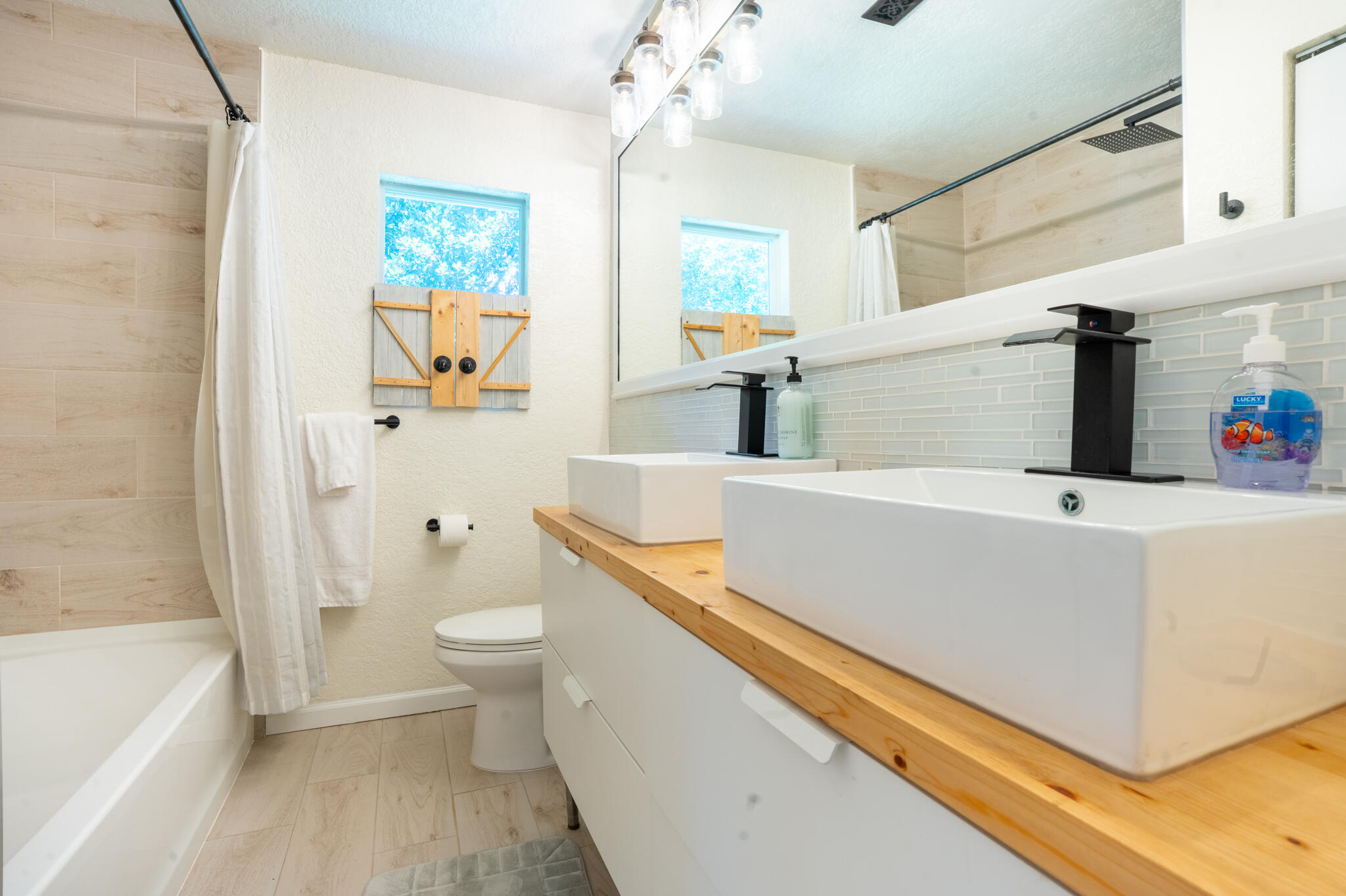 156 Lindberg Street Crestview, FL 32536 - Photo 11 of 25 a bathroom with a sink a toilet and bathtub