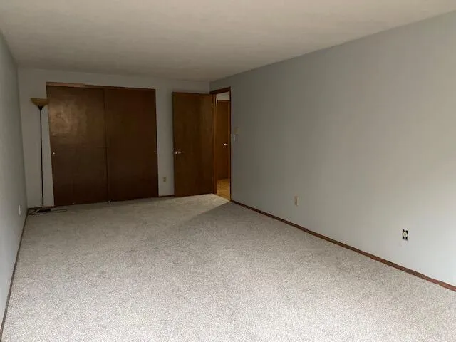 $249,999 | 208 East Drexel Avenue, Oak Creek, WI 53154