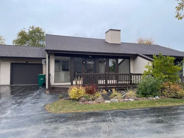 $249,999 | 208 East Drexel Avenue, Oak Creek, WI 53154