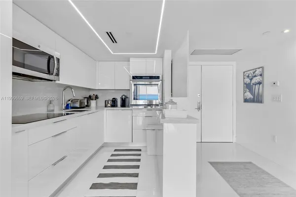 $8,000 | 6301 Collins Avenue, Unit 2103, Miami Beach, FL 33141