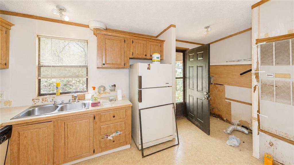 2281 Carr Road Northeast Conyers, GA 30012 - Photo 8 of 24
