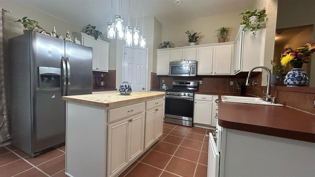 116 Lightning Trail Forney, TX 75126 - Photo 5 of 19 a kitchen with a sink stove and cabinets