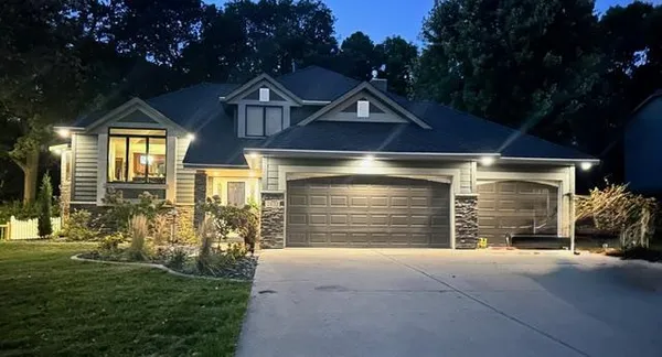 $545,000 | 7832 18th Street North, St. Paul, MN 55128