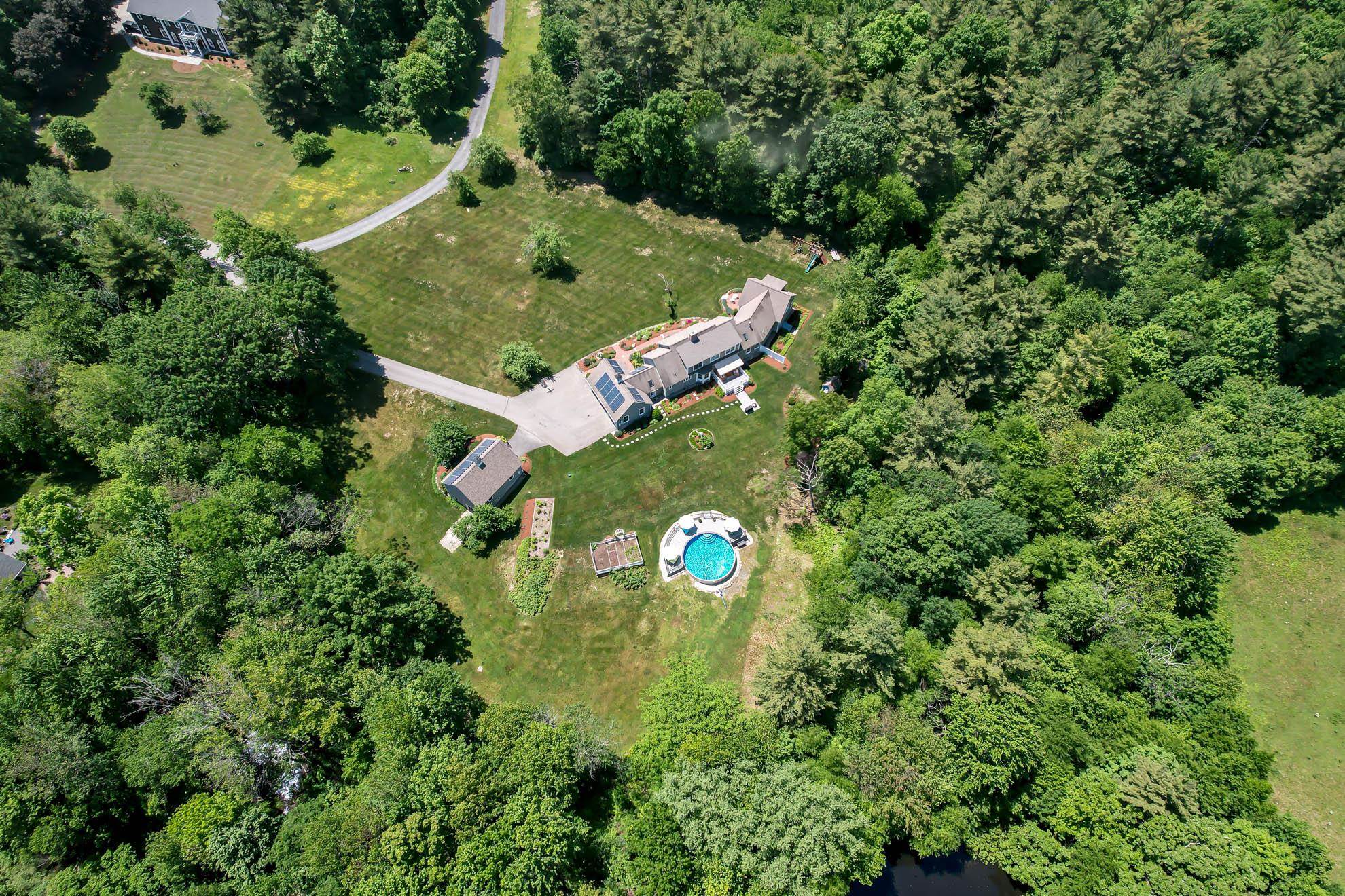 27 North Pepperell Road Hollis, NH 03049 - Photo 5 of 38