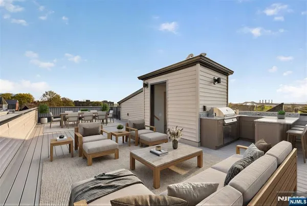 $675,000 | 126 Dekalb Avenue, Unit 3, Jersey City, NJ 07306