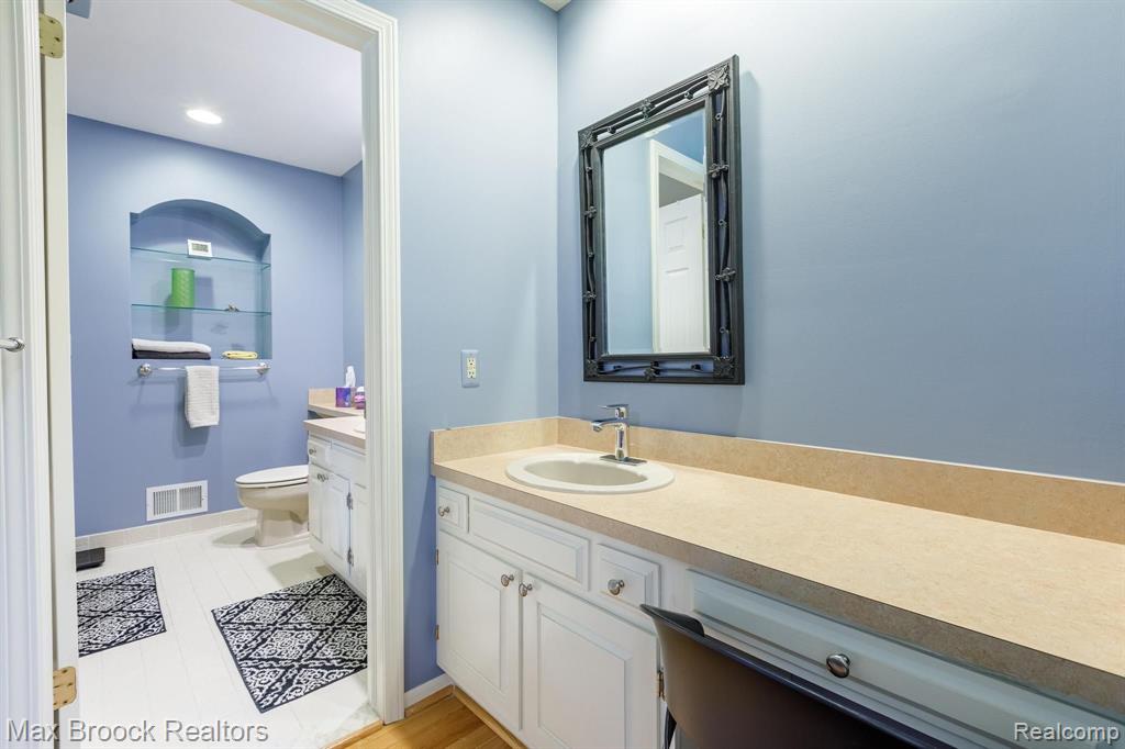 856 Green View Court Rochester Hills, MI 48307 - Photo 18 of 35