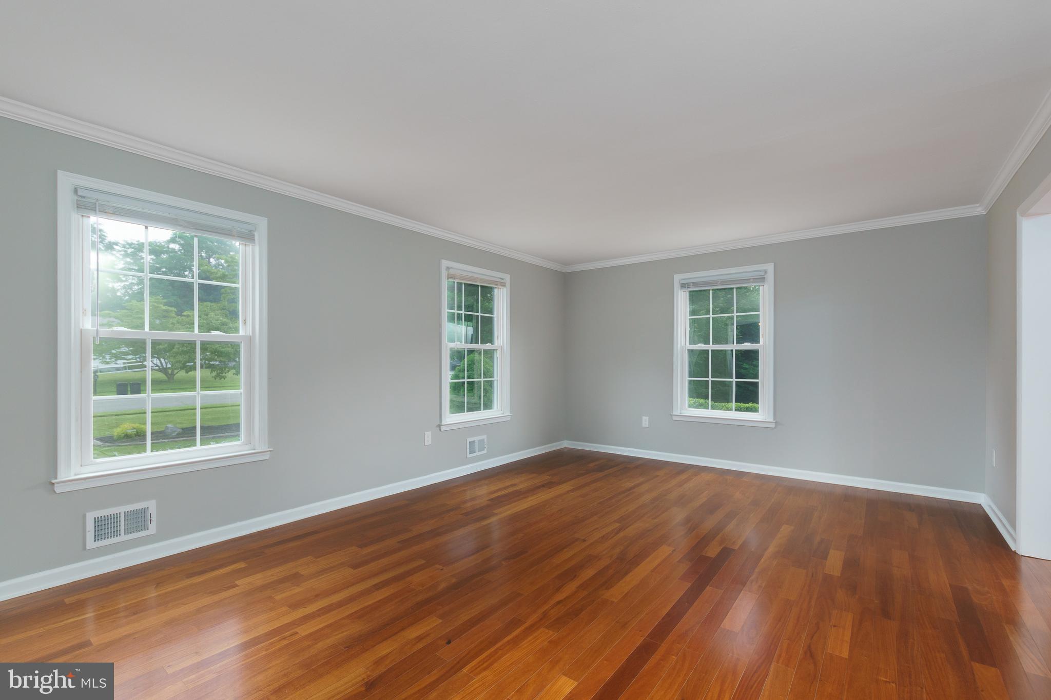 5 Sandy Lane Ewing, NJ 08628 - Photo 6 of 37 Living room