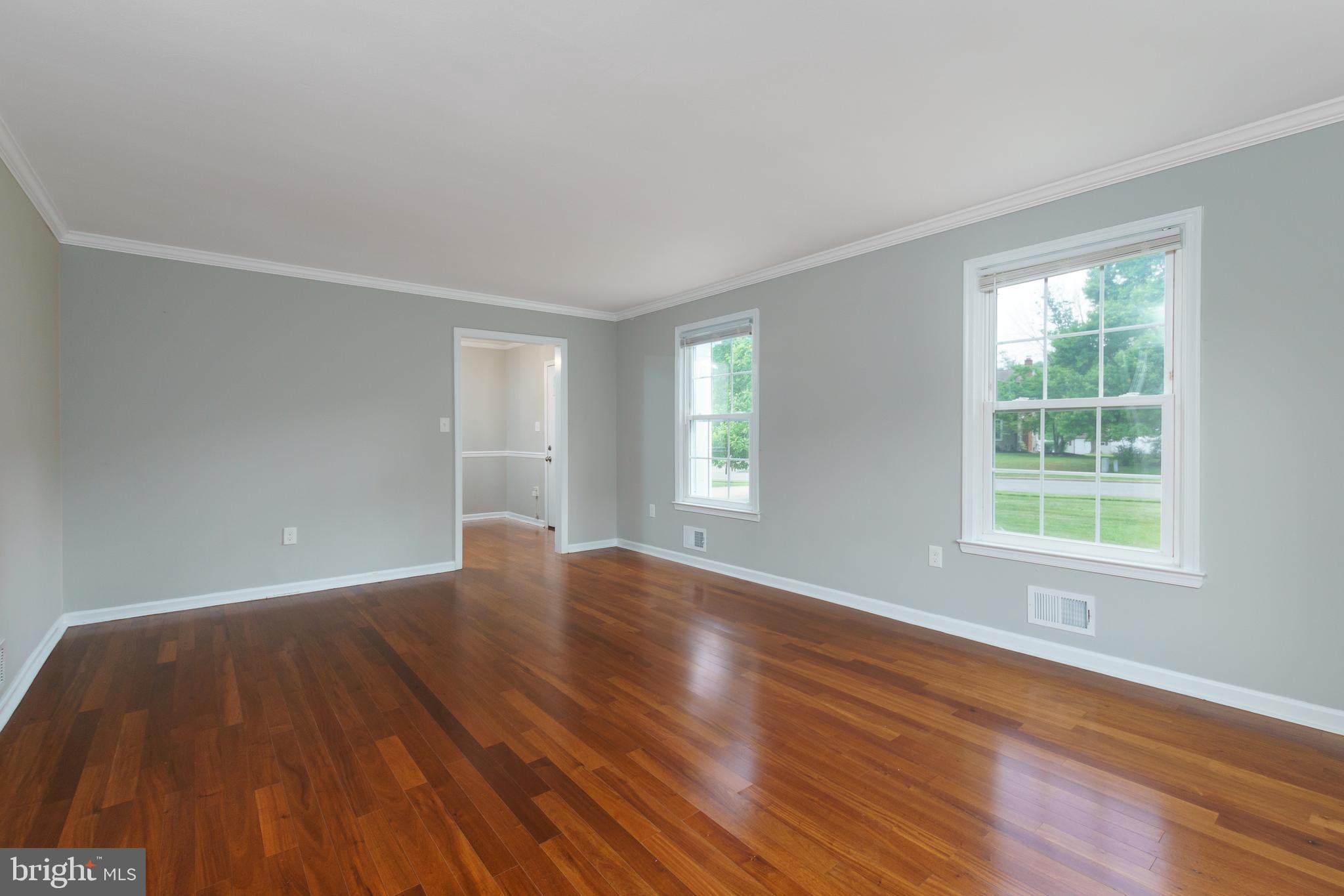 5 Sandy Lane Ewing, NJ 08628 - Photo 7 of 37 Living room