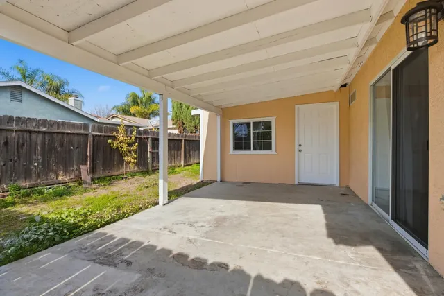a view of a house with backyard and porch
