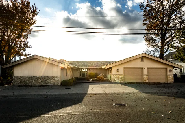 $1,100,000 | 564 Lake Drive, Coldwater, MI 49036