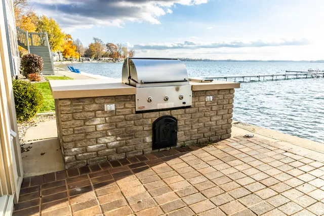 $1,100,000 | 564 Lake Drive, Coldwater, MI 49036