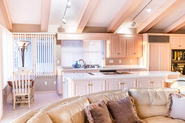 $1,100,000 | 564 Lake Drive, Coldwater, MI 49036