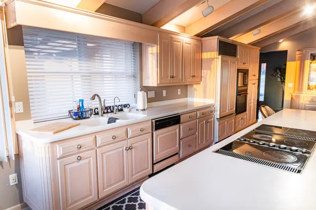 $1,100,000 | 564 Lake Drive, Coldwater, MI 49036