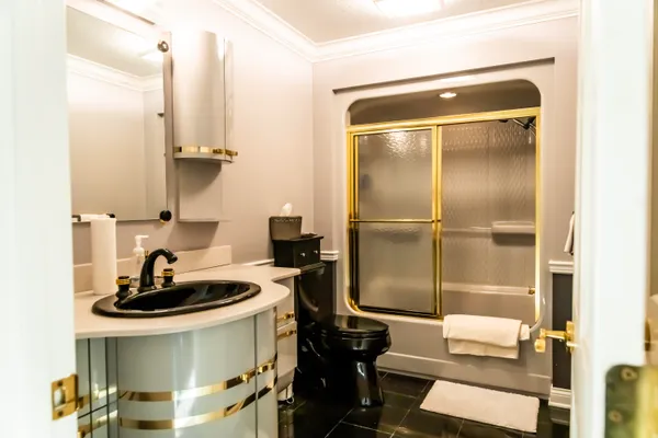 $1,100,000 | 564 Lake Drive, Coldwater, MI 49036