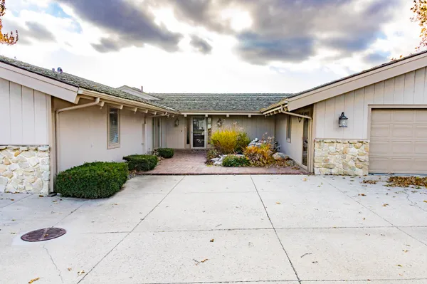 $1,100,000 | 564 Lake Drive, Coldwater, MI 49036