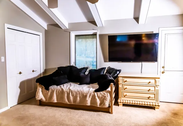 $1,100,000 | 564 Lake Drive, Coldwater, MI 49036