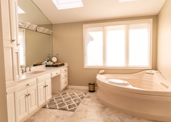 $1,100,000 | 564 Lake Drive, Coldwater, MI 49036