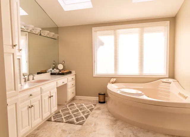 $1,100,000 | 564 Lake Drive, Coldwater, MI 49036