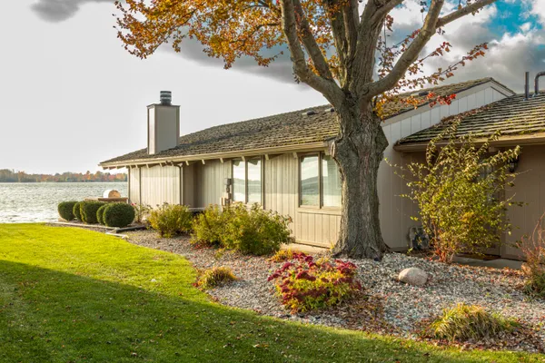 $1,100,000 | 564 Lake Drive, Coldwater, MI 49036