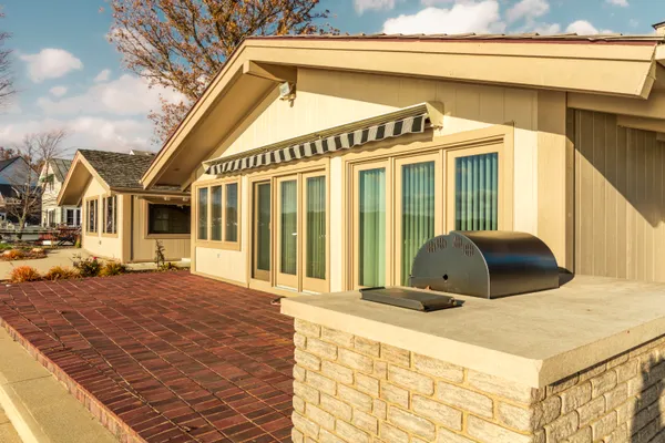 $1,100,000 | 564 Lake Drive, Coldwater, MI 49036