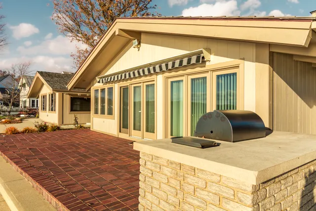 $1,100,000 | 564 Lake Drive, Coldwater, MI 49036