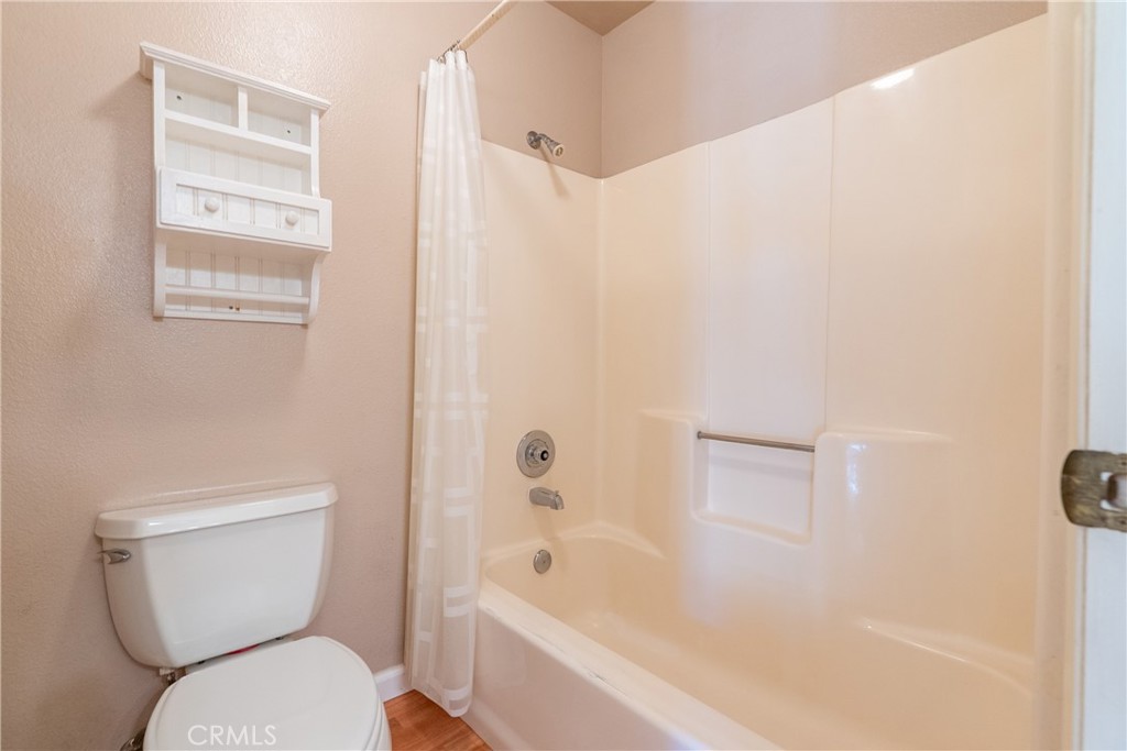 6815 Santa Lucia Road, Unit 5 Atascadero, CA 93422 - Photo 25 of 44 Primary bath has an acrylic tub/shower combination.