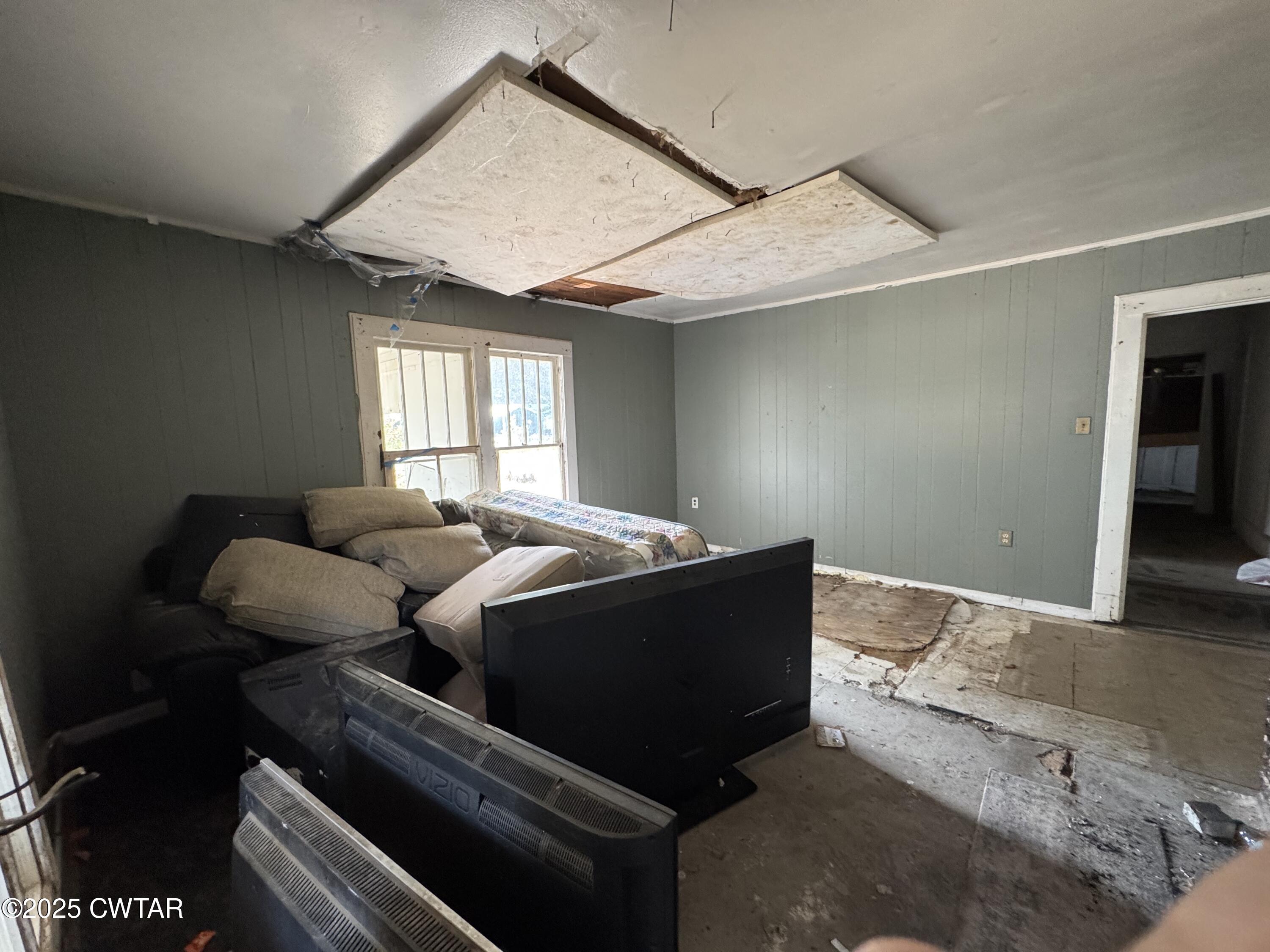 206 Medina Highway Milan, TN 38358 - Photo 5 of 10 a living room with furniture