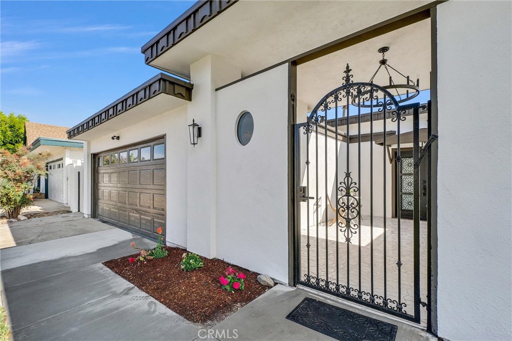13682 Carroll Way Tustin, CA 92780 - Photo 11 of 51 a view of entryway